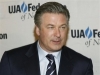 Baldwin admite que ahora en día es complicado educar a los hijos